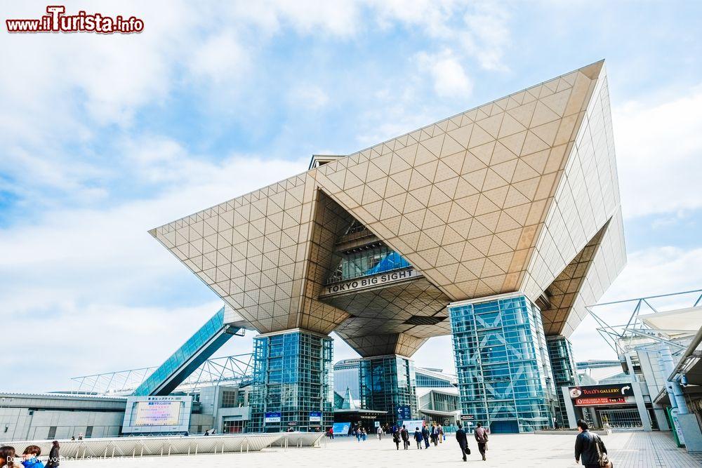 Immagine Tokyo International Exhibition Center siamo sull'sola di Odaiba in Giappone - © voyata / Shutterstock.com