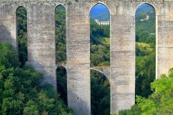 Alto 76 metri il Ponte delle Torri è anche chiamato il ponte dei sucidi