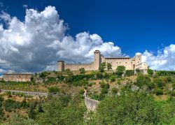 La Rocca Albornoziana a Spoleto, Umbria. La fortificazione si trova in posizione rialzata nei pressi del centro storico