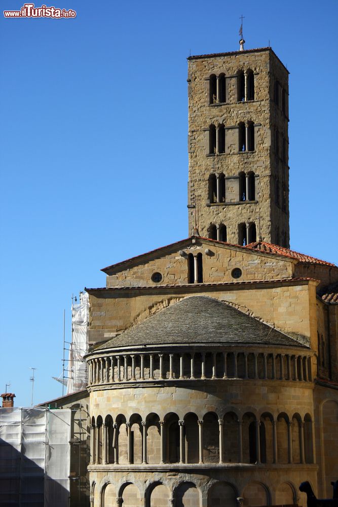 Immagine La Pieve di S.Maria, Arezzo come si ammira dal centro della Piazza Grande