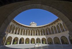 Cortile interno del Castello di Bellver in Spagna ...
