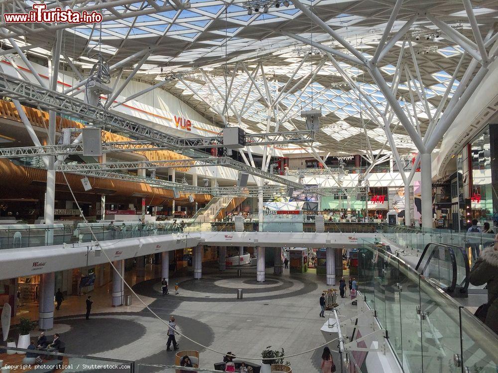 Immagine Il Westfield Shopping Mall è uno dei principali centri commerciali di Londra - © photocritical / Shutterstock.com