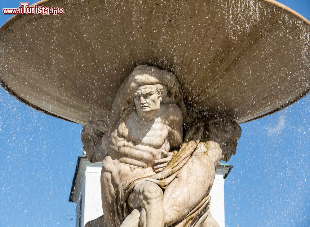 Immagine Particolare della fontana barocca di Piazza della Residenza a Salisburgo