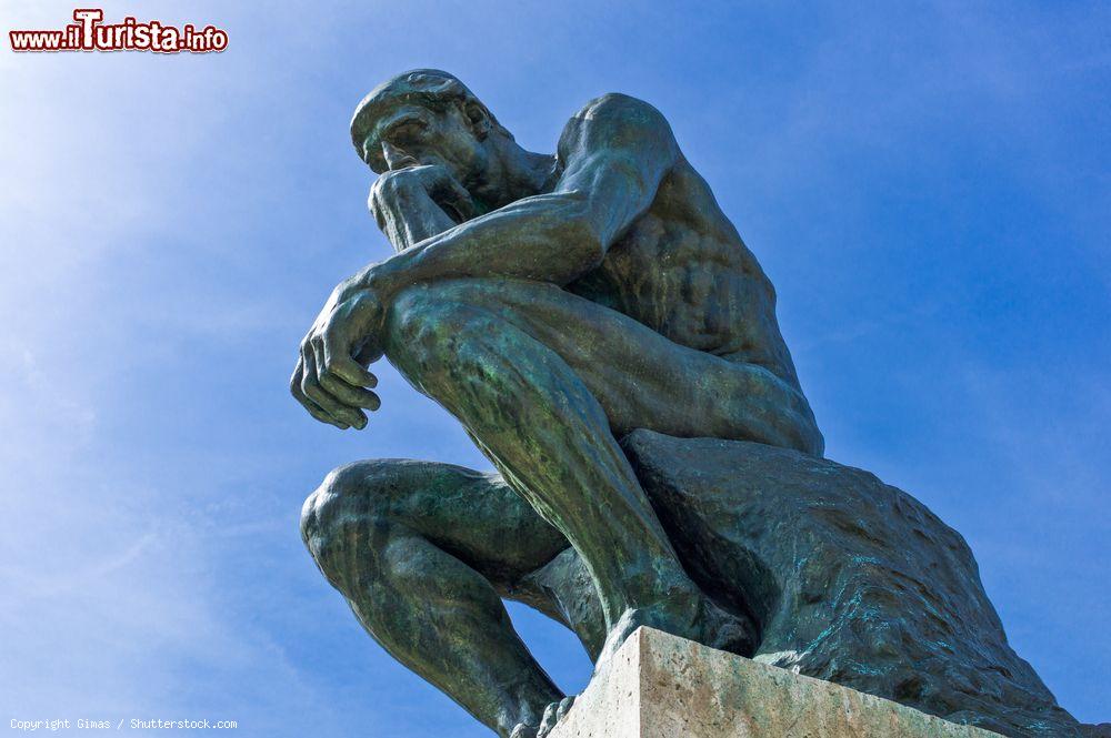 Immagine Le Penseur la celebre statua del Pensatore di Rodin nel giardino del museo di Parigi - © Gimas / Shutterstock.com