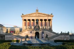 La Alte Nationalgalerie sulla Museumsinsel, l'isola dei Musei di Berlino - © vasi2 / Shutterstock.com