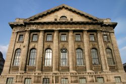 La facciata del Pergamon Museum, uno dei cinque musei dell'isola di Berlino