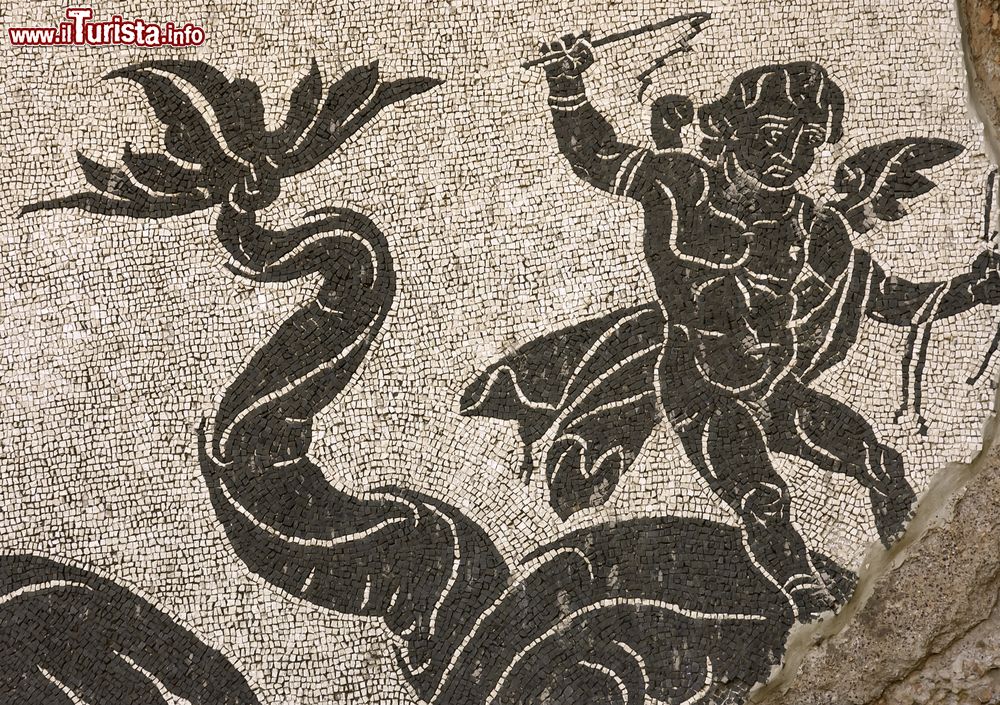 Immagine Un mosaico rinvenuto alle Terme di Caracalla in centro a Roma