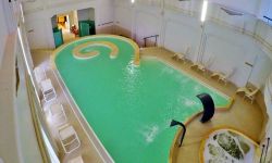 La piscina del centro benessere delle Terme di Salice in Lombardia