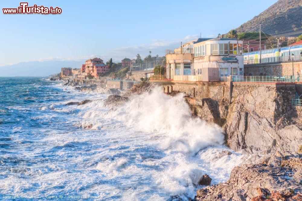 Immagine La costa rocciosa nel quartiere di Nervi, Genova, durante una tempesta di mare (Liguria) - © Gervasio S. _ Eureka_89 / Shutterstock.com