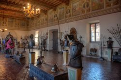 La sala delle armi al castello Orsini Odescalchi ...