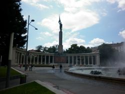 Monumento alle truppe sovietiche che liberarono ...