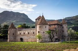 Castel Mareccio (Schloss Maretsch) si trova nel centro storico di Bolzano in Alto Adige