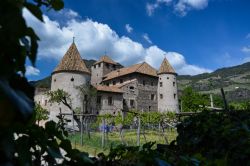 Un angolo medievale del centro di Bolzano: Castel Mareccio uno dei manieri dell'Alto Adige