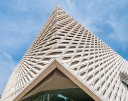 The Broad Art Museum a Los Angeles Downtown in California - © 4kclips / Shutterstock.com