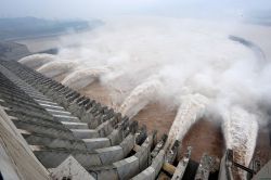 Diga delle Tre Gole (Three Gorges Dam), la pi ...