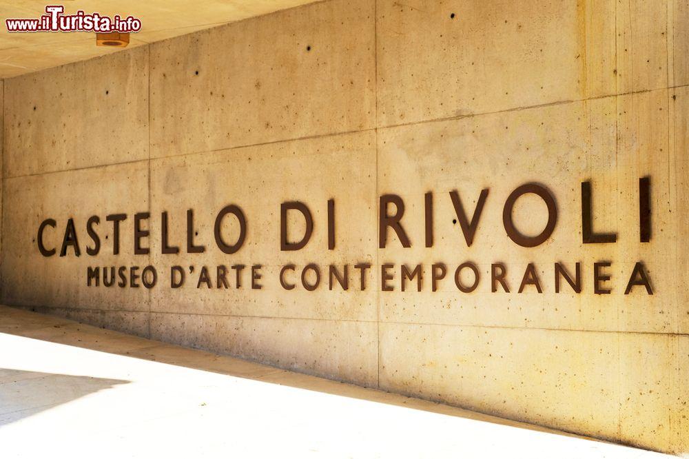 Immagine Ingresso al museo di Arte Contemporanea del Castello di Rivoli, Piemonte - © PippiLongstocking / Shutterstock.com
