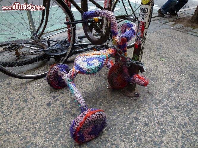 Guerilla knitting NYC