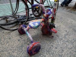 Guerilla knitting NYC