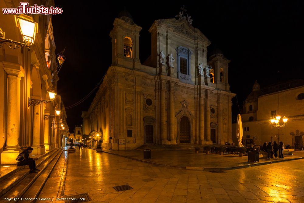 Immagine Vista notturna della Chiesa Madre di Marsala, il Duomo cittadino - © Francesco Bonino / Shutterstock.com