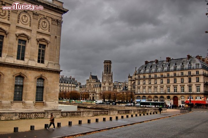 I palazzi della Senna: anche in pieno inverno, le zone lungo la Senna, che dal museo del Louvre si spingono fino a Notre Dame,  affascinano per i loro palazzi signorili