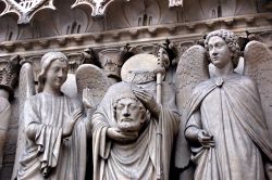 St Denis (San Dionigi) a Notre Dame  raffigurato ...