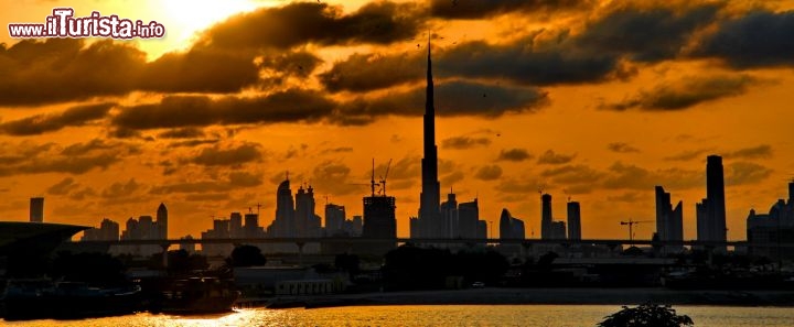 Il magico tramonto sulla Skyline di Dubai