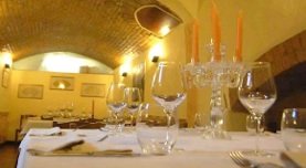 Immagine ecco la sala con le volte a botte del ristorante del Voltone, uno dei luoghi delle cene in costume conj prezzo d'amicizia: 30 euro