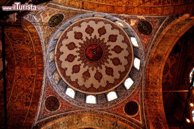 Immagine Interno della Moschea Blu ad Istanbul
DONNAVVENTURA 2010 - Tutti i diritti riservati - All rights reserved