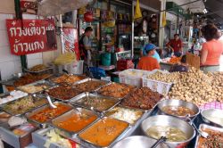 Bancarelle al mercato di Bangkok