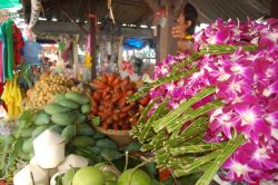 Orchidee ed ortaggi mercato Bangkok