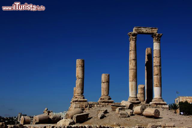 Immagine Colonne del Tempio di Ercole sulla cittadella di Amman - Giordania
DONNAVVENTURA 2010 - Tutti i diritti riservati - All rights reserved