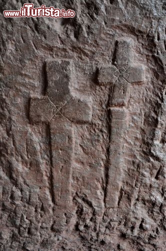 Croci scolpite nella roccia  Lalibela: tra le  chiese rupestri dell'Etiopia - In Etiopia con i Viaggi di Maurizio Levi