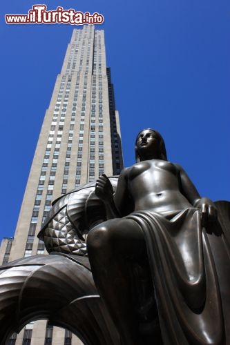 Immagine Il GE Building del Rockefeller Center, vista totale dei 70 piani del grattacielo, alto 266 mt. Un tempo era conosciuto come RCA Building. 