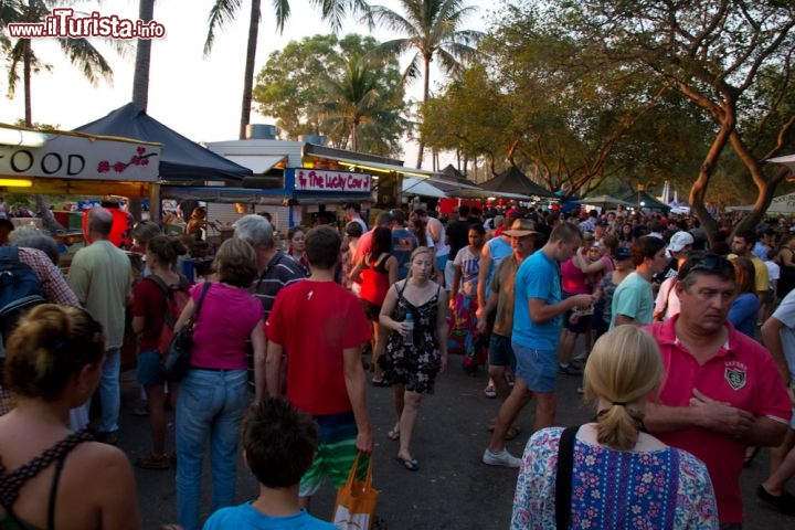 Immagine Shopping serale a Darwin ai Mindil Beach Sunset Markets