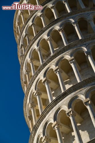 Immagine Dettaglio colonnato torre di Pisa