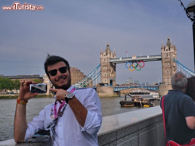 Ilturista a Tower Bridge durante Olimpiadi 2012