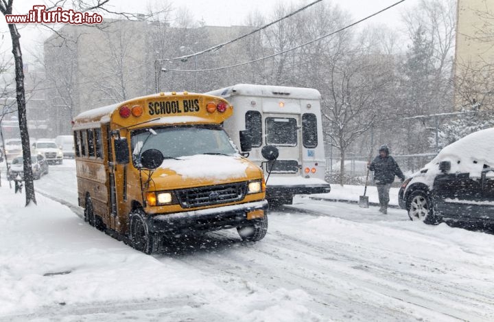 Immagine Bronx New York durante una forte  nevicata - © eddtoro / Shutterstock.com
