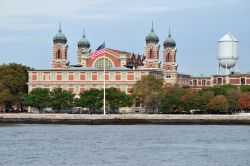 Ellis Island, punto di arrivo fino al 1924 degli aspiranti cittadini americani