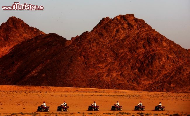 Immagine Deserto alle spalle si Sharm el Sheikh, DA alle prese con i quad
DONNAVVENTURA 2010 - Tutti i diritti riservati - All rights reserved