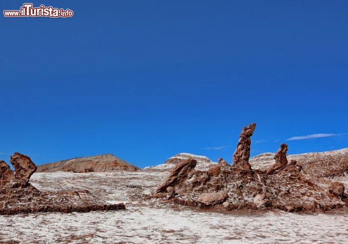 Le particolari formazioni rocciose nella valle de la luna, che si trovano a sud di San Pedro di Atacama - © DONNAVVENTURA® 2012 - Tutti i diritti riservati - All rights reserved