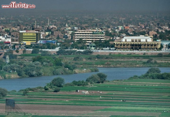 Immagine La famosa confluenza tra Nilo Azzurro e Nilo bianco come viene vista dai piani alti dell'Hotel Corinthia Khartoum
