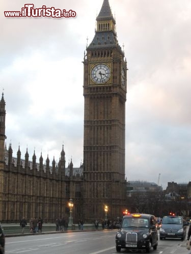 Immagine Una vera icona di Londra: la clock tower, che si chiamerà Elizabeth tower, che ospita il celebre orologio Big Ben