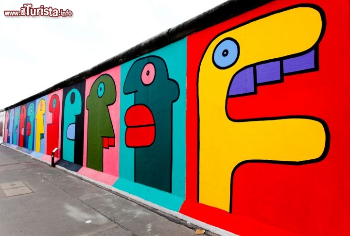 Immagine East Side Gallery, il muro di Berlino diventa una opera d'arte - © gary718 / Shutterstock.com