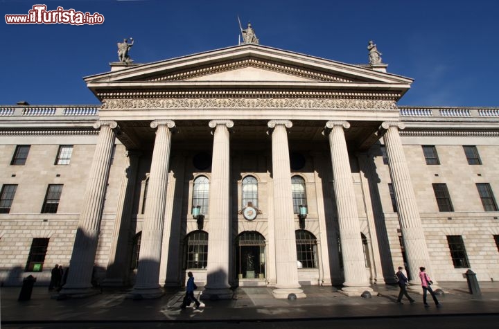 Immagine General Post Office a Dublino, lungo la O'Connell street - © Thierry Maffeis / Shutterstock.com