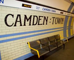 Fermata metropolitana underground di Camden Town ...
