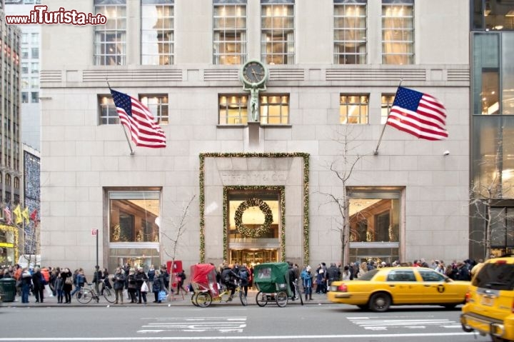 Immagine Facciata natalizia di Tiffany & Co. a New York City - © RoBeDeRo / iStockphoto LP.