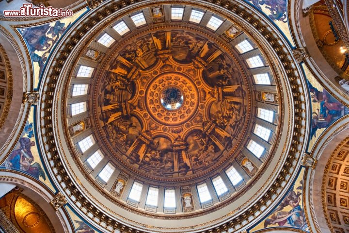 Immagine Interno della grande cupola della Saint Paul s Cathedral Londra - © Luciano Mortula
/ Shutterstock.com