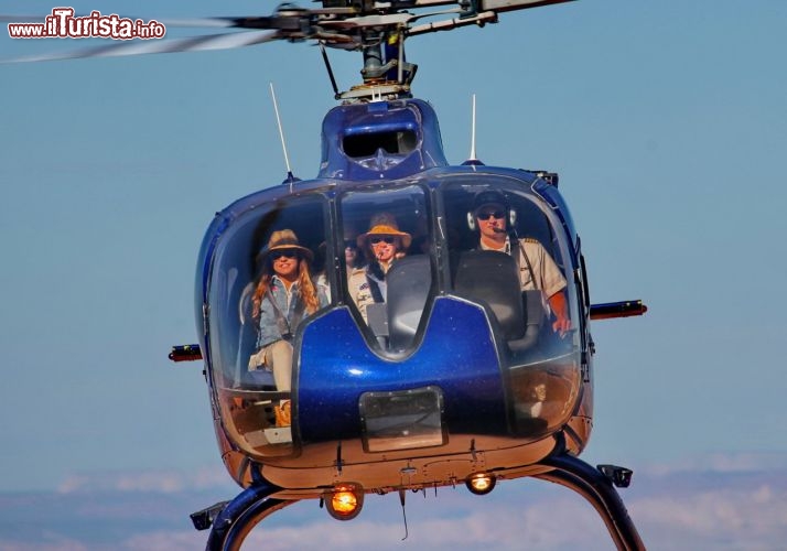 Volo in elicottero sul Lake Powell - Il team a bordo di un elicottero per visitare il lago powell - © DONNAVVENTURA® 2013 - Tutti i diritti riservati - All rights reserved