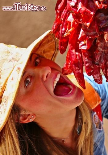Michela in versione "red hot chilli pepper" -  I calienti peperoncini rossi del New Mexico - © DONNAVVENTURA® 2013 - Tutti i diritti riservati - All rights reserved