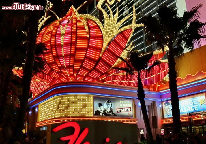 Flamingo Hotel Las Vegas - La storica insegna del Flamingo che si può ammirare lungo la celebre Strip - © DONNAVVENTURA® 2013 - Tutti i diritti riservati - All rights reserved